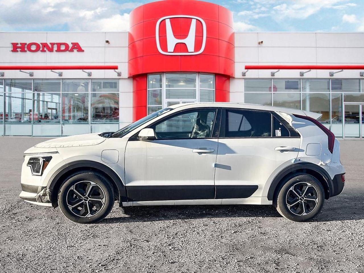 2025 Kia Niro Plug-In Hybrid LX Photo2