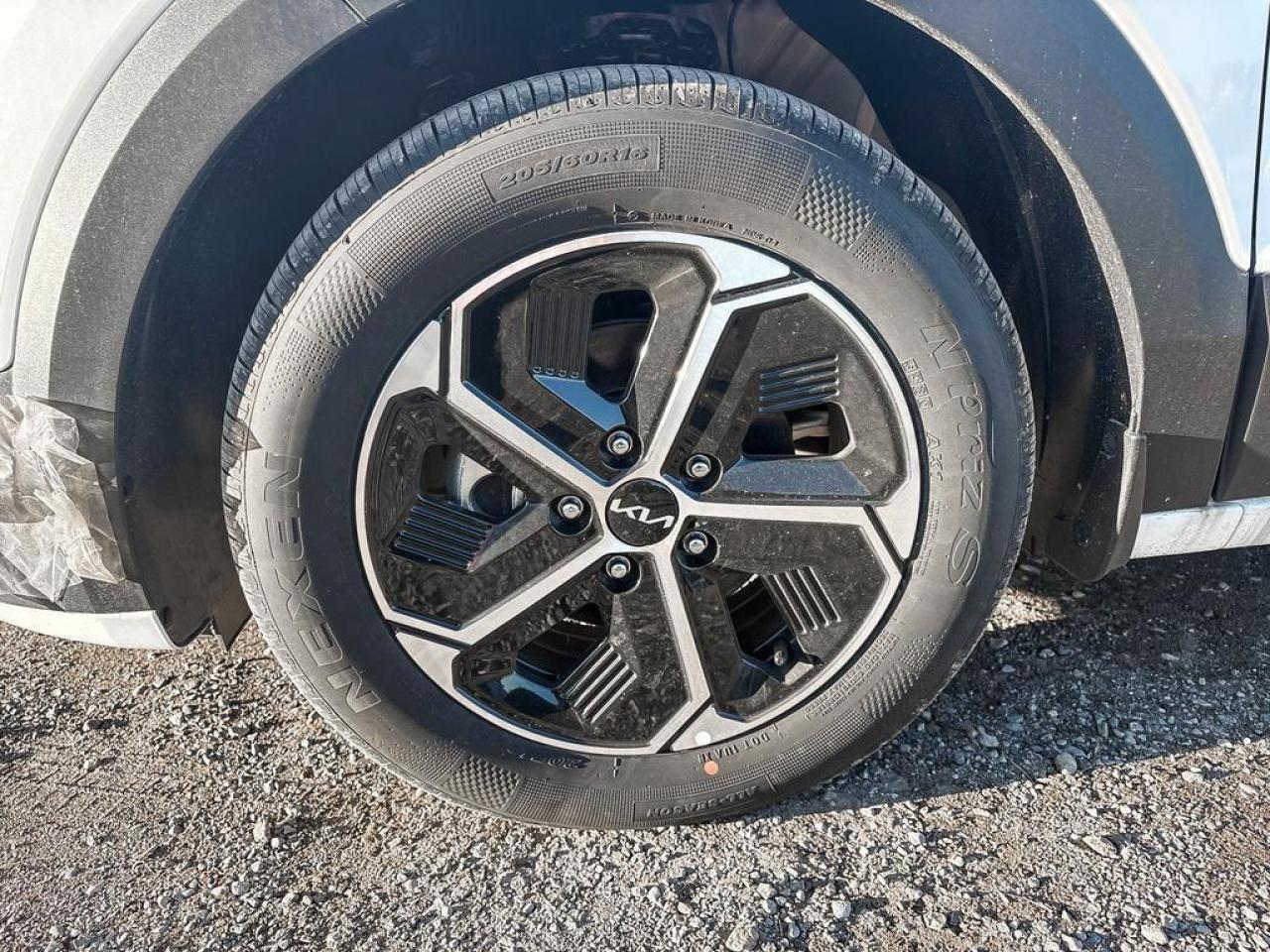 2025 Kia Niro Plug-In Hybrid LX Photo