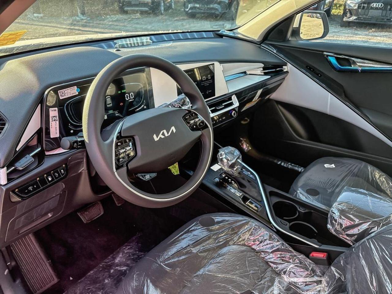 2025 Kia Niro Plug-In Hybrid LX Photo