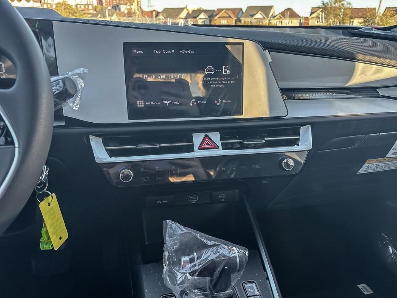 2025 Kia Niro Plug-In Hybrid LX Photo