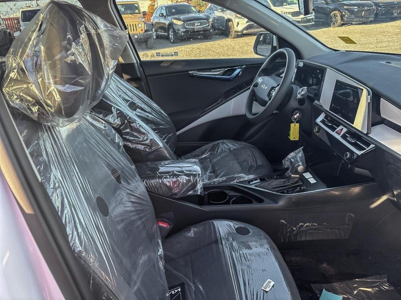 2025 Kia Niro Plug-In Hybrid LX Photo