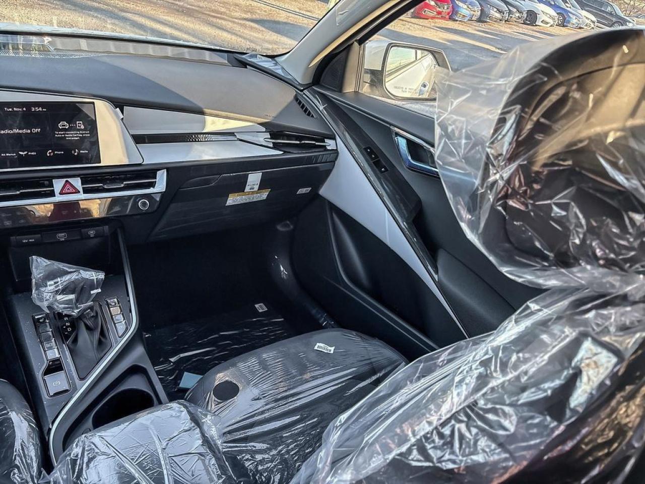 2025 Kia Niro Plug-In Hybrid LX Photo