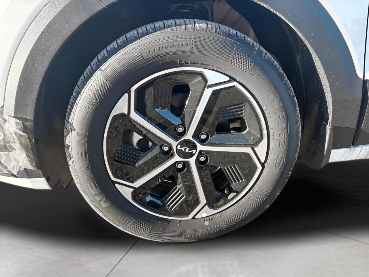 2025 Kia Niro Plug-In Hybrid LX Photo