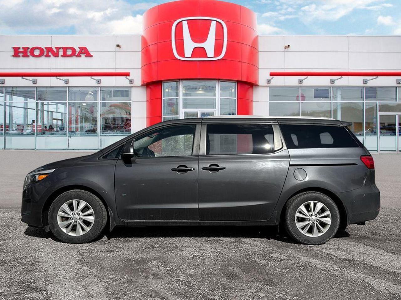 2018 Kia Sedona LX Photo2