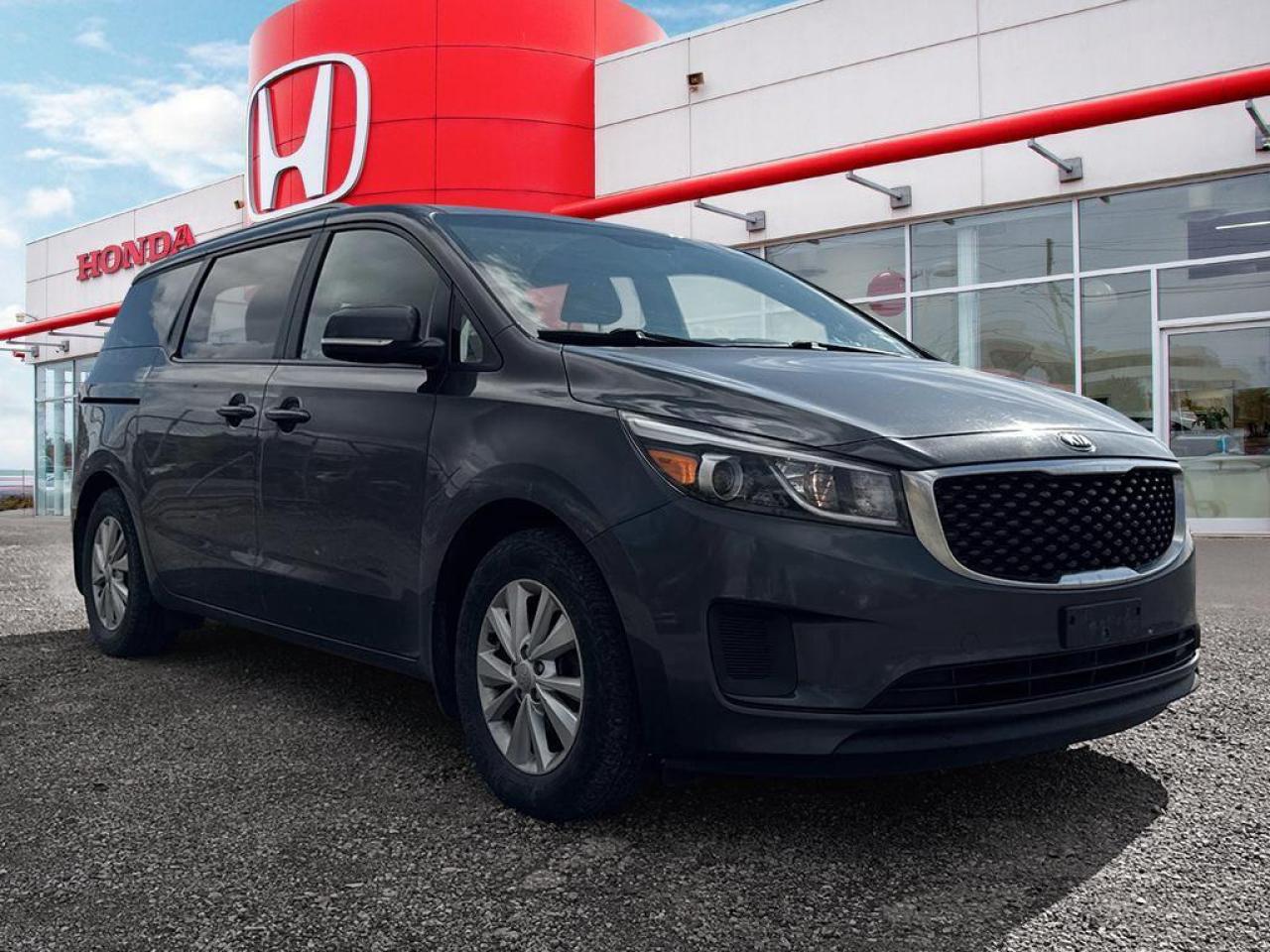 2018 Kia Sedona LX Photo