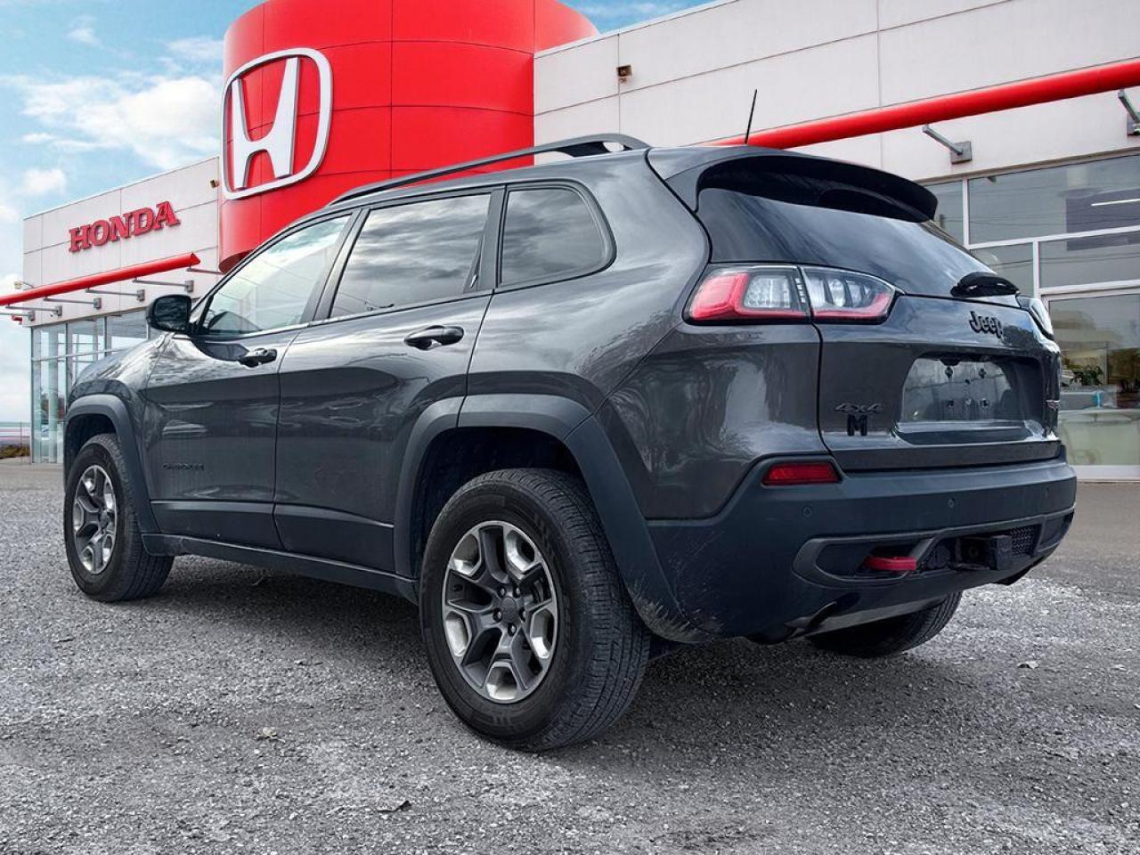 2019 Jeep Cherokee Trailhawk Photo3