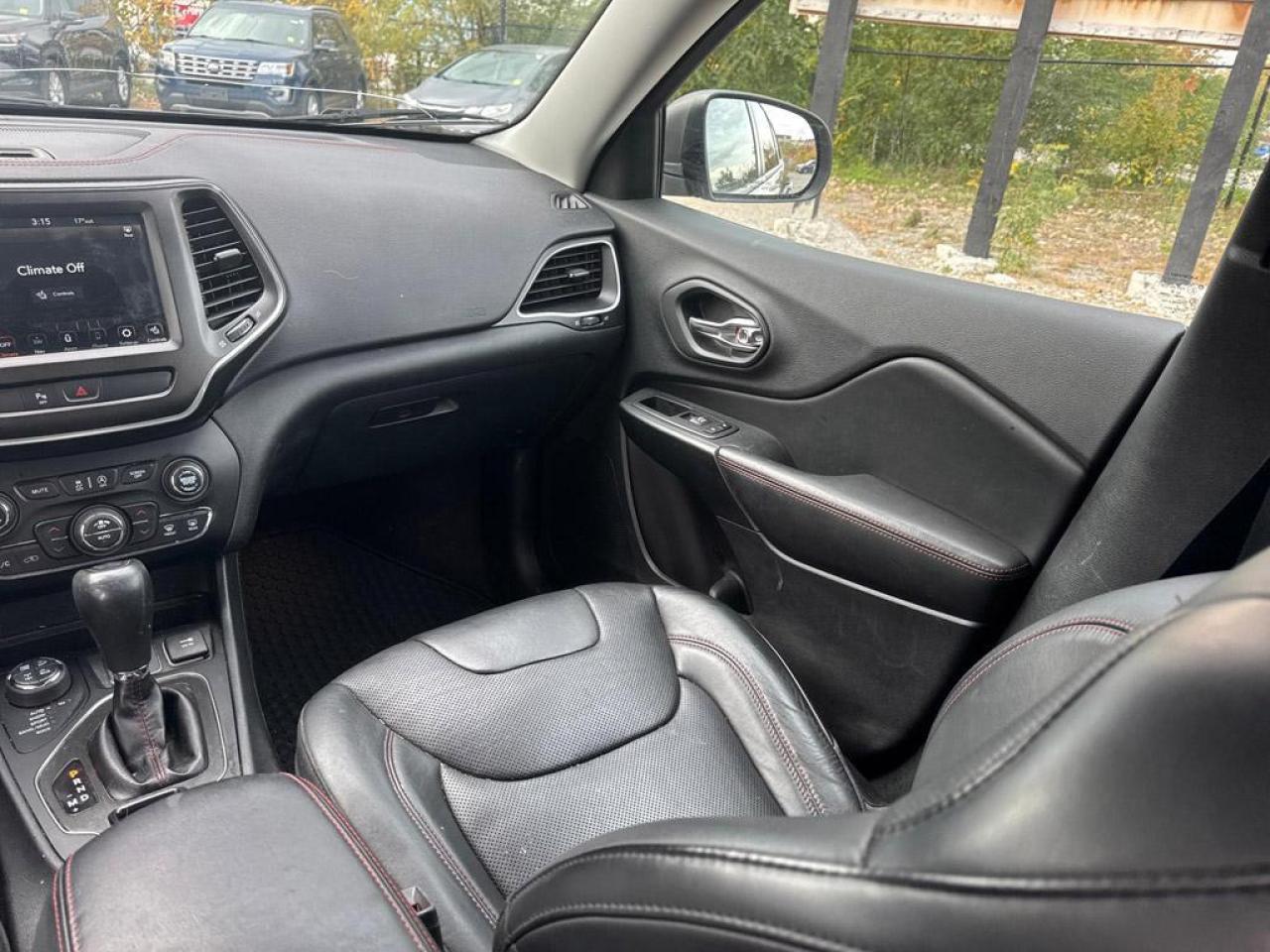 2019 Jeep Cherokee Trailhawk Photo