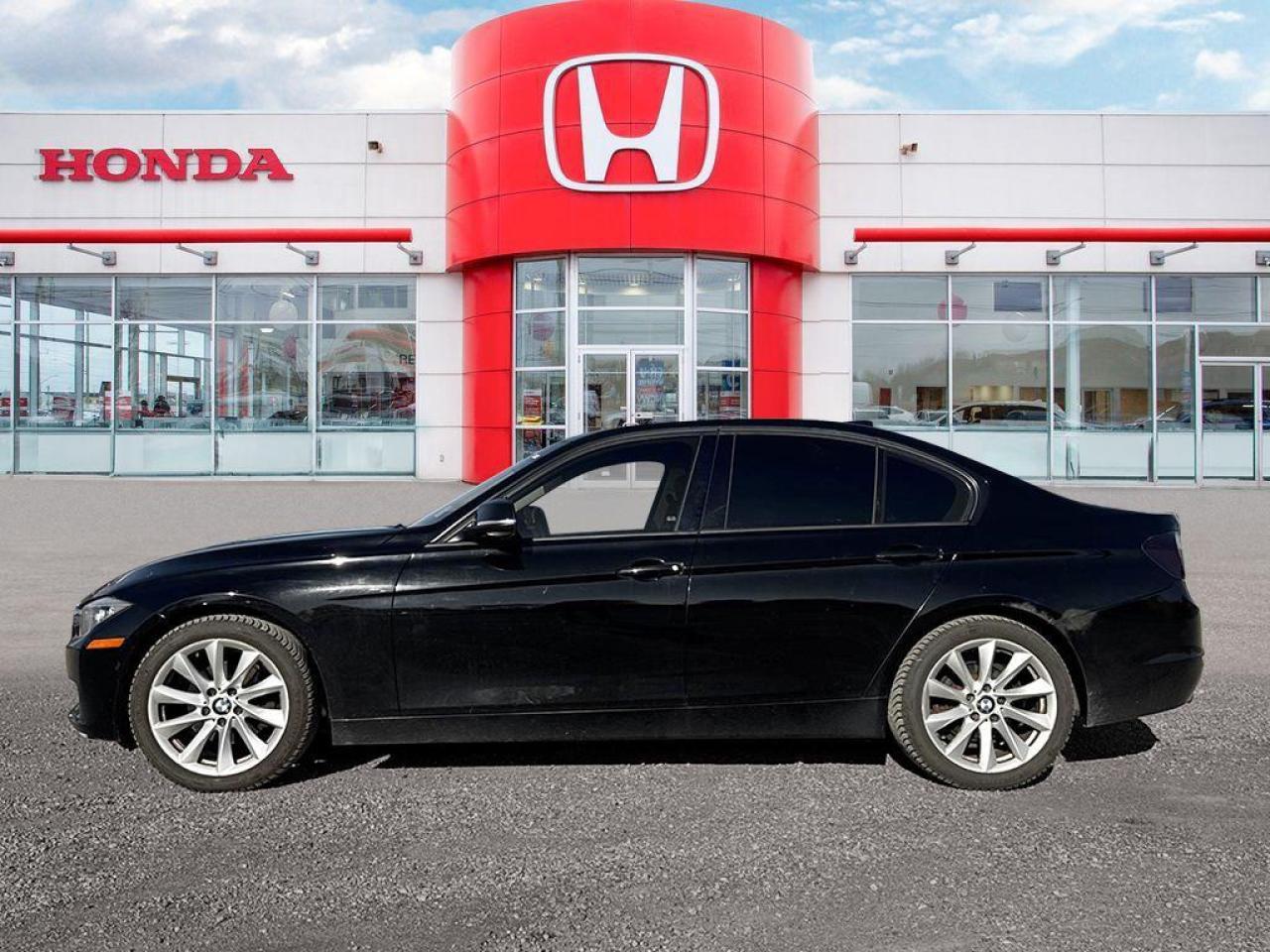 2013 BMW 3 Series 320i xDrive Photo