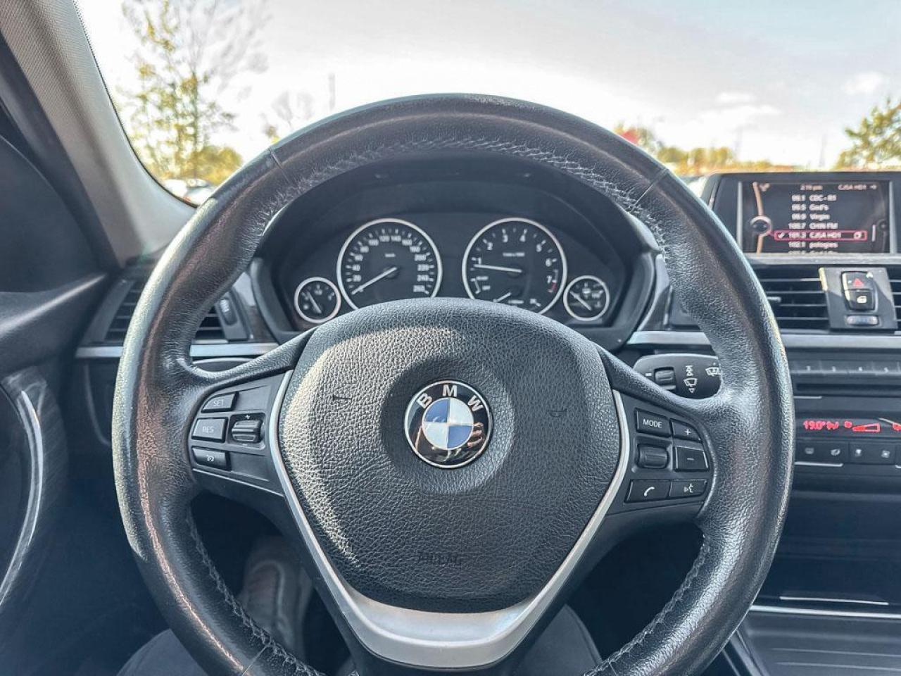 2013 BMW 3 Series 320i xDrive Photo