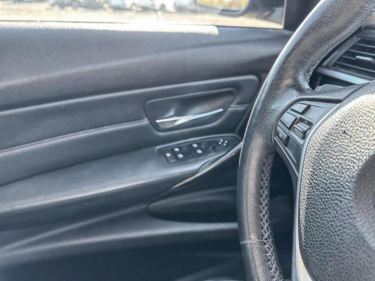 2013 BMW 3 Series 320i xDrive Photo