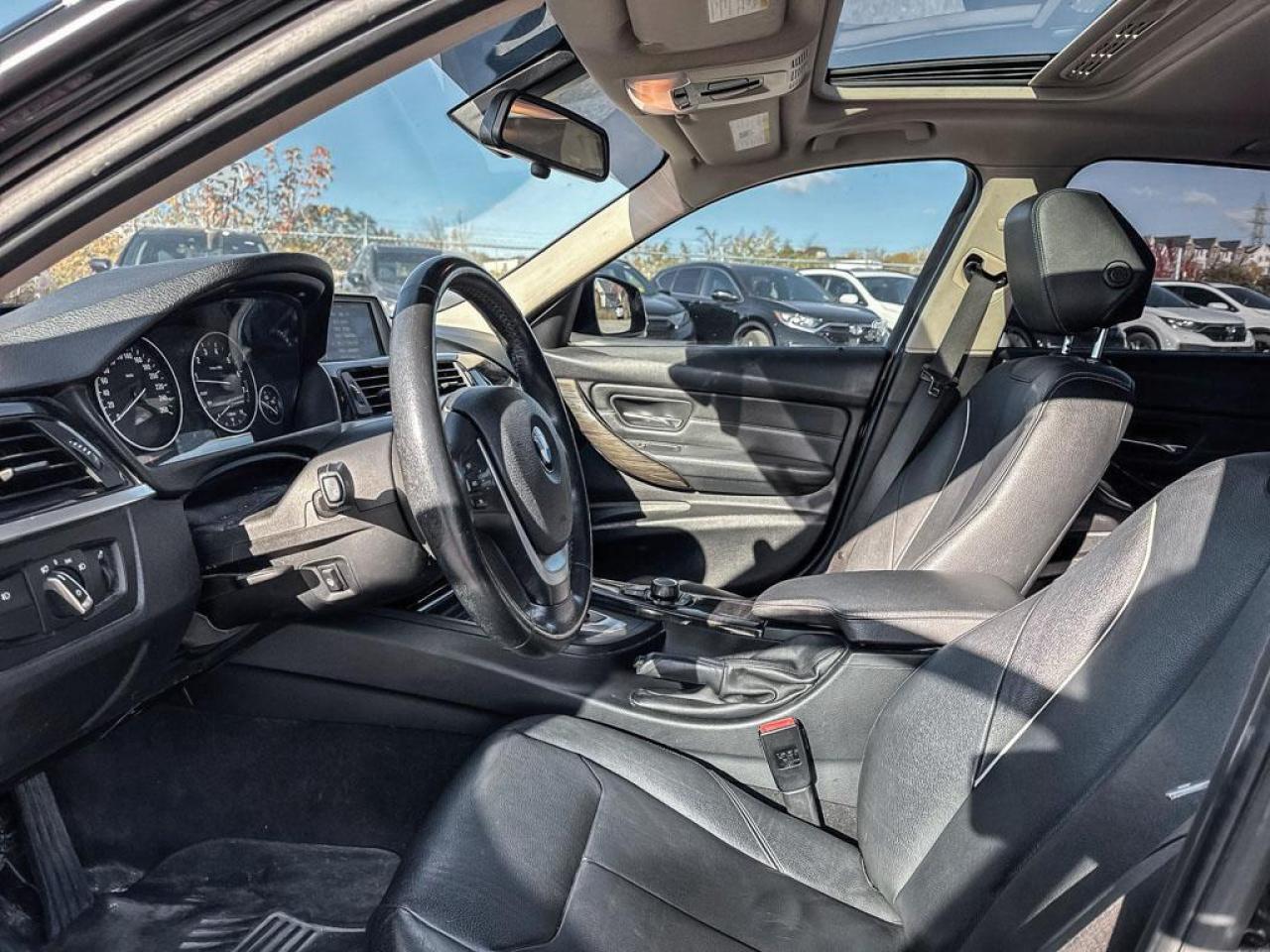 2013 BMW 3 Series 320i xDrive Photo