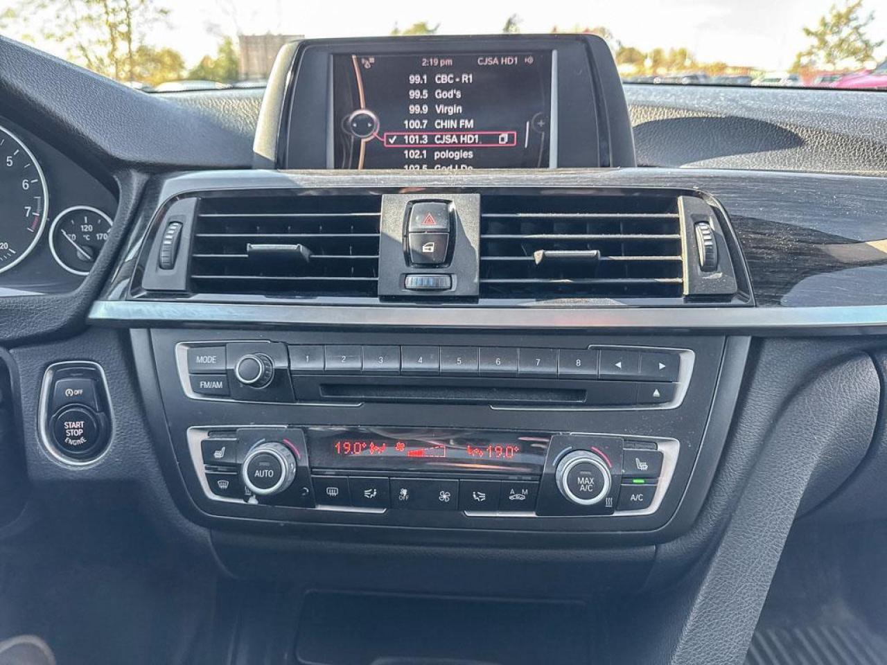 2013 BMW 3 Series 320i xDrive Photo