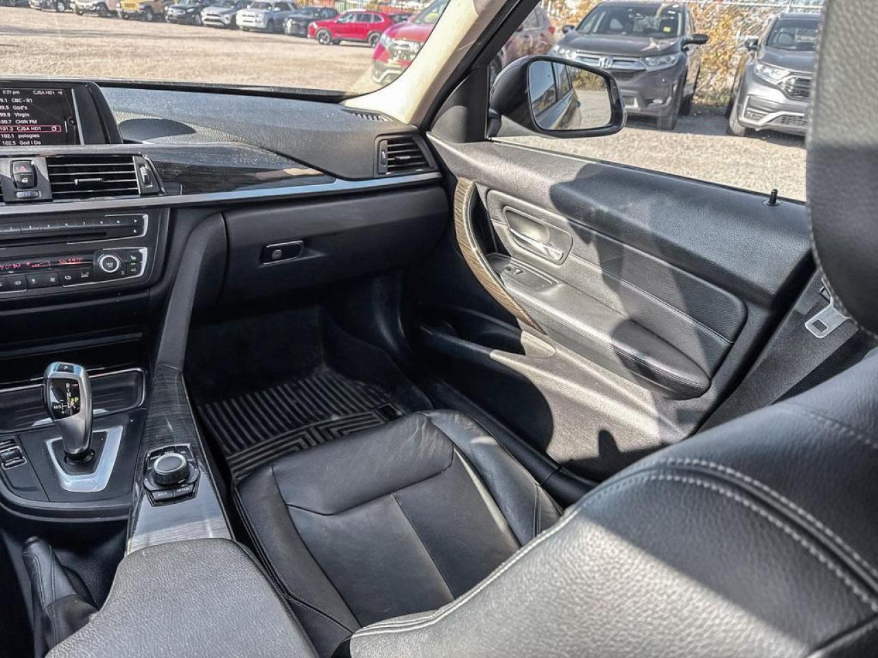 2013 BMW 3 Series 320i xDrive Photo