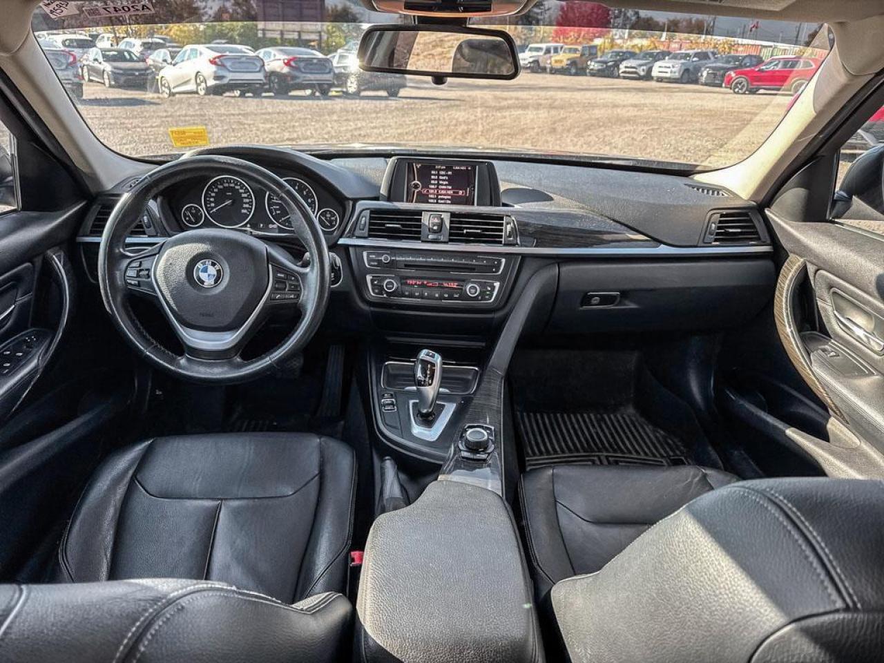 2013 BMW 3 Series 320i xDrive Photo