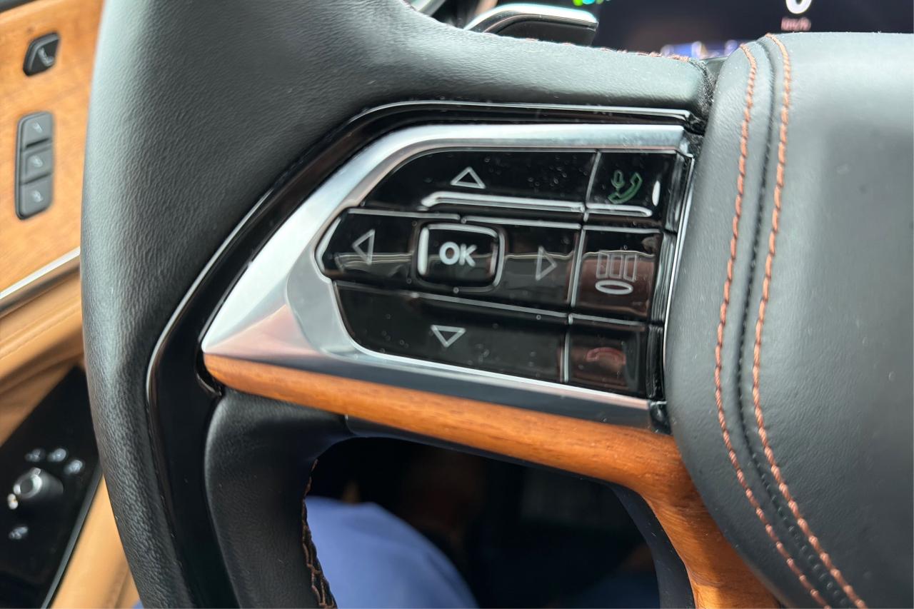 2022 Jeep Grand Cherokee Summit Photo