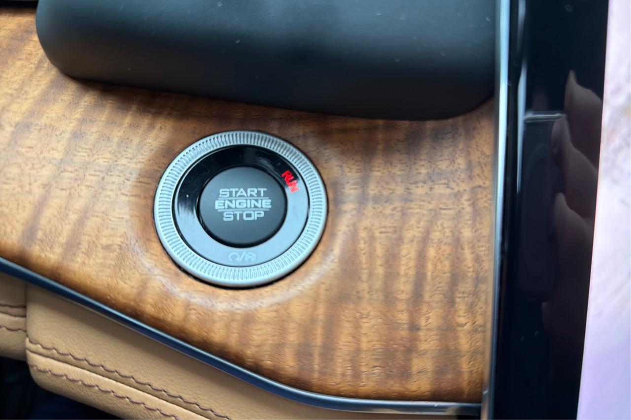 2022 Jeep Grand Cherokee Summit Photo