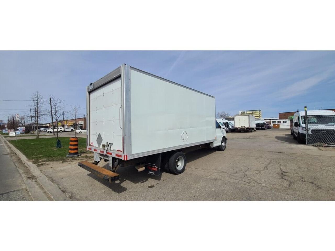 2019 GMC Savana 16Ft Aluminum Box - Ramp - V8 Gasoline Photo