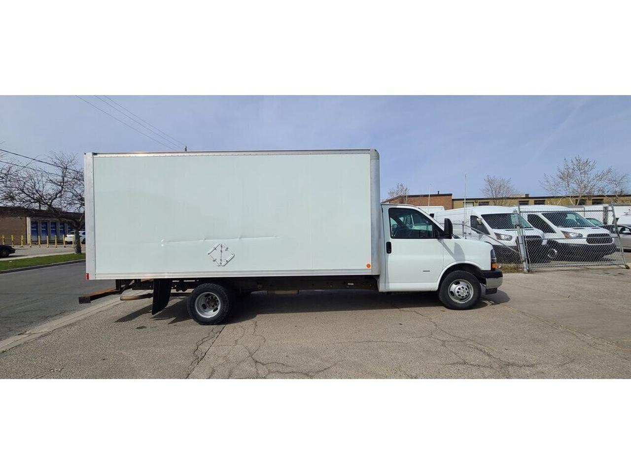 2019 GMC Savana 16Ft Aluminum Box - Ramp - V8 Gasoline Photo4