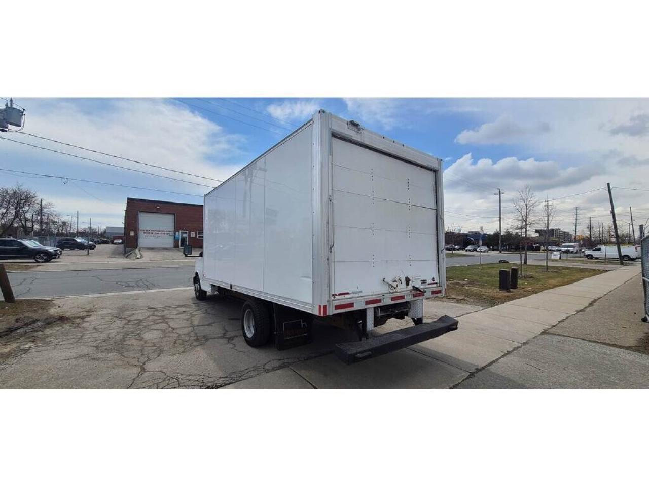 2016 GMC Savana G3500 - 16Ft Box - V8 Gas + Propane - CERTIFIED Photo