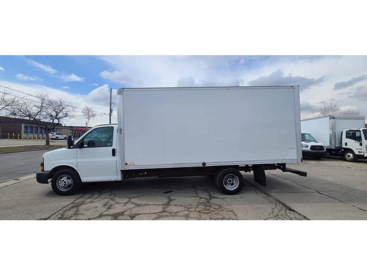 2016 GMC Savana G3500 - 16Ft Box - V8 Gas + Propane - CERTIFIED Photo