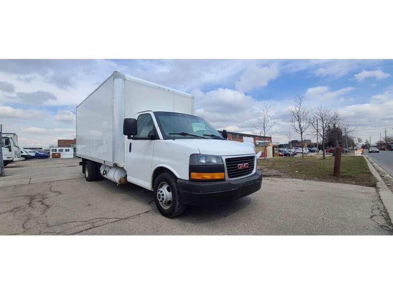 2016 GMC Savana G3500 - 16Ft Box - V8 Gas + Propane - CERTIFIED Photo