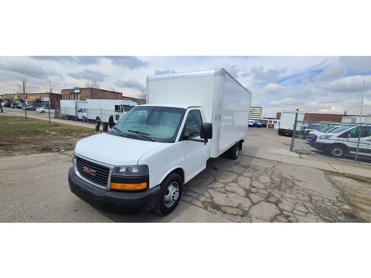 2016 GMC Savana G3500 - 16Ft Box - V8 Gas + Propane - CERTIFIED Photo3