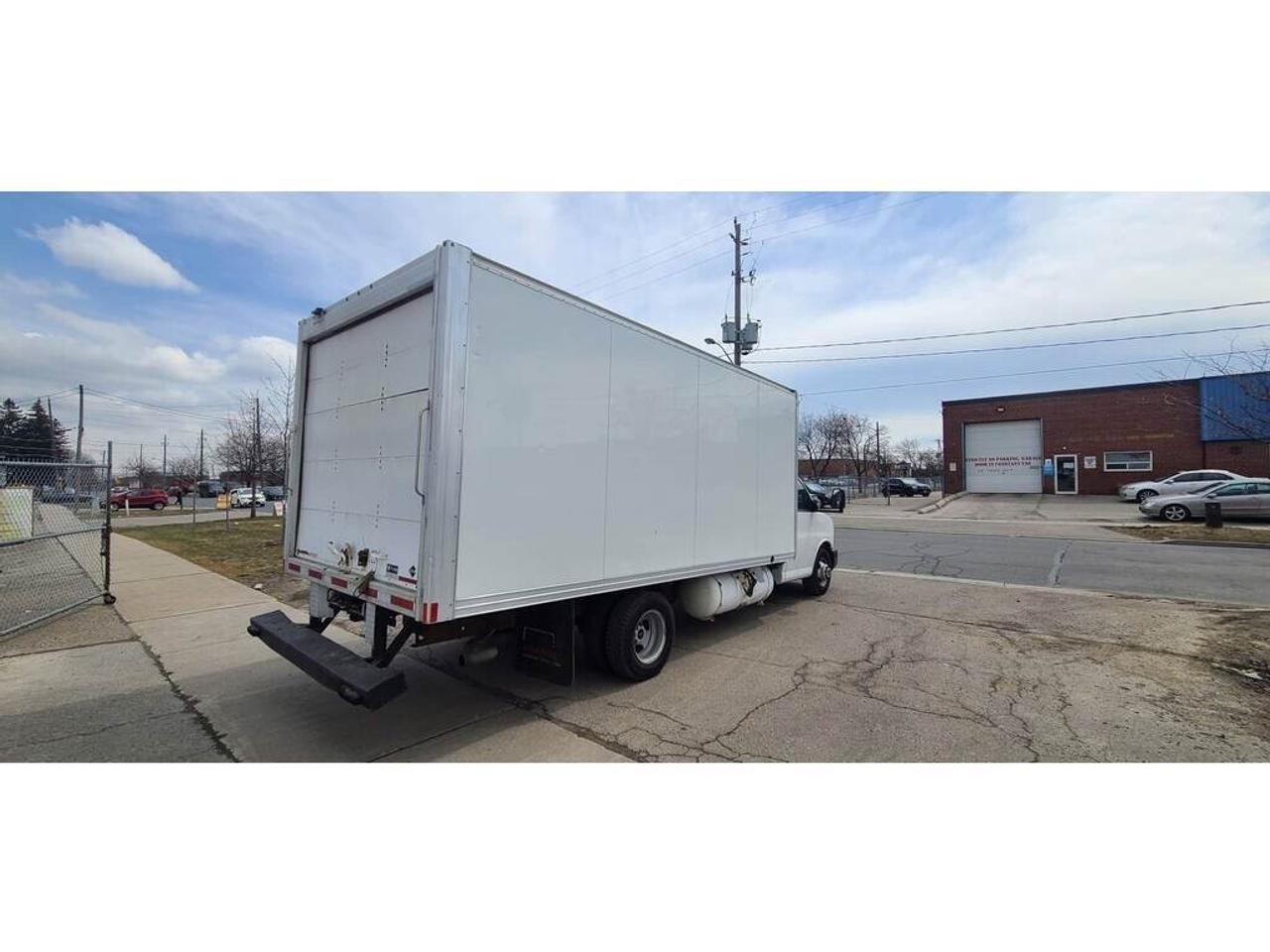 2016 GMC Savana G3500 - 16Ft Box - V8 Gas + Propane - CERTIFIED Photo