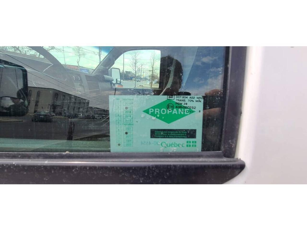 2016 GMC Savana G3500 - 16Ft Box - V8 Gas + Propane - CERTIFIED Photo