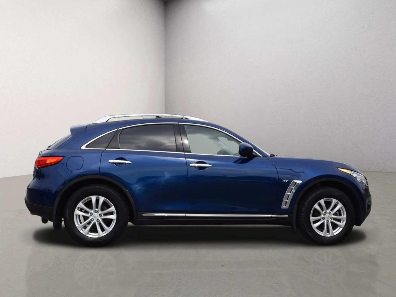 2016 Infiniti QX70 AWD Premium Photo