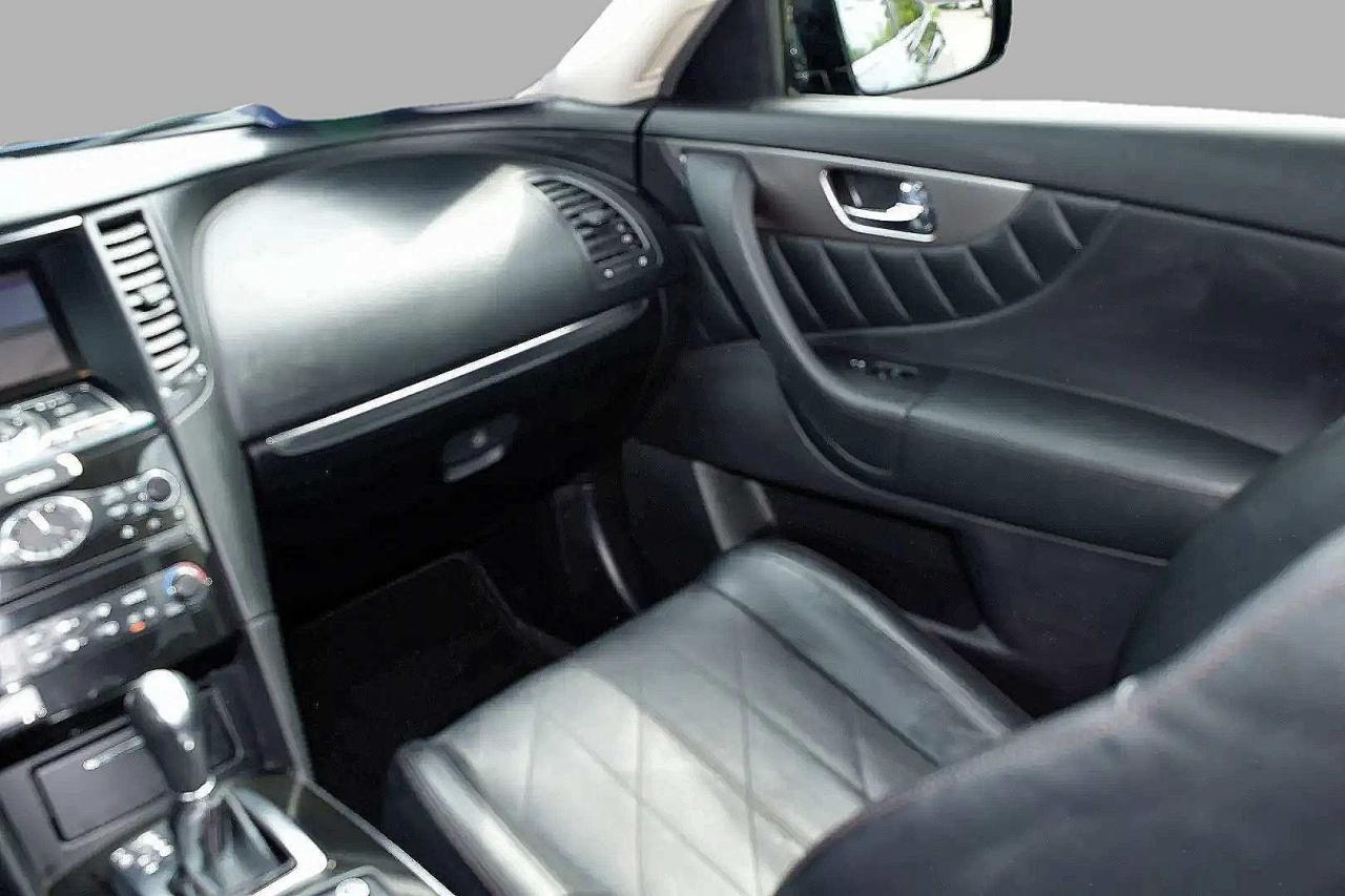 2016 Infiniti QX70 AWD Premium Photo