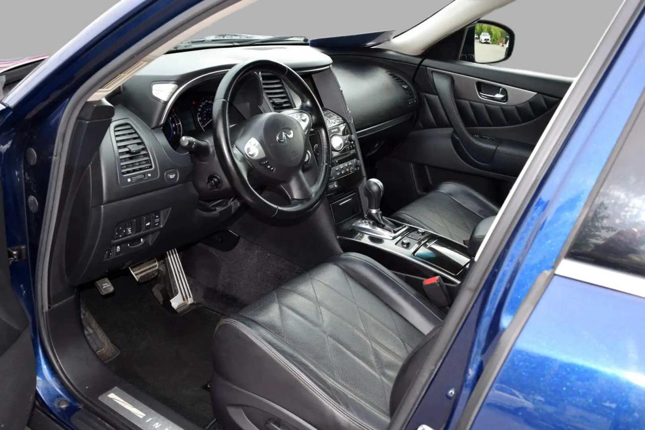 2016 Infiniti QX70 AWD Premium Photo