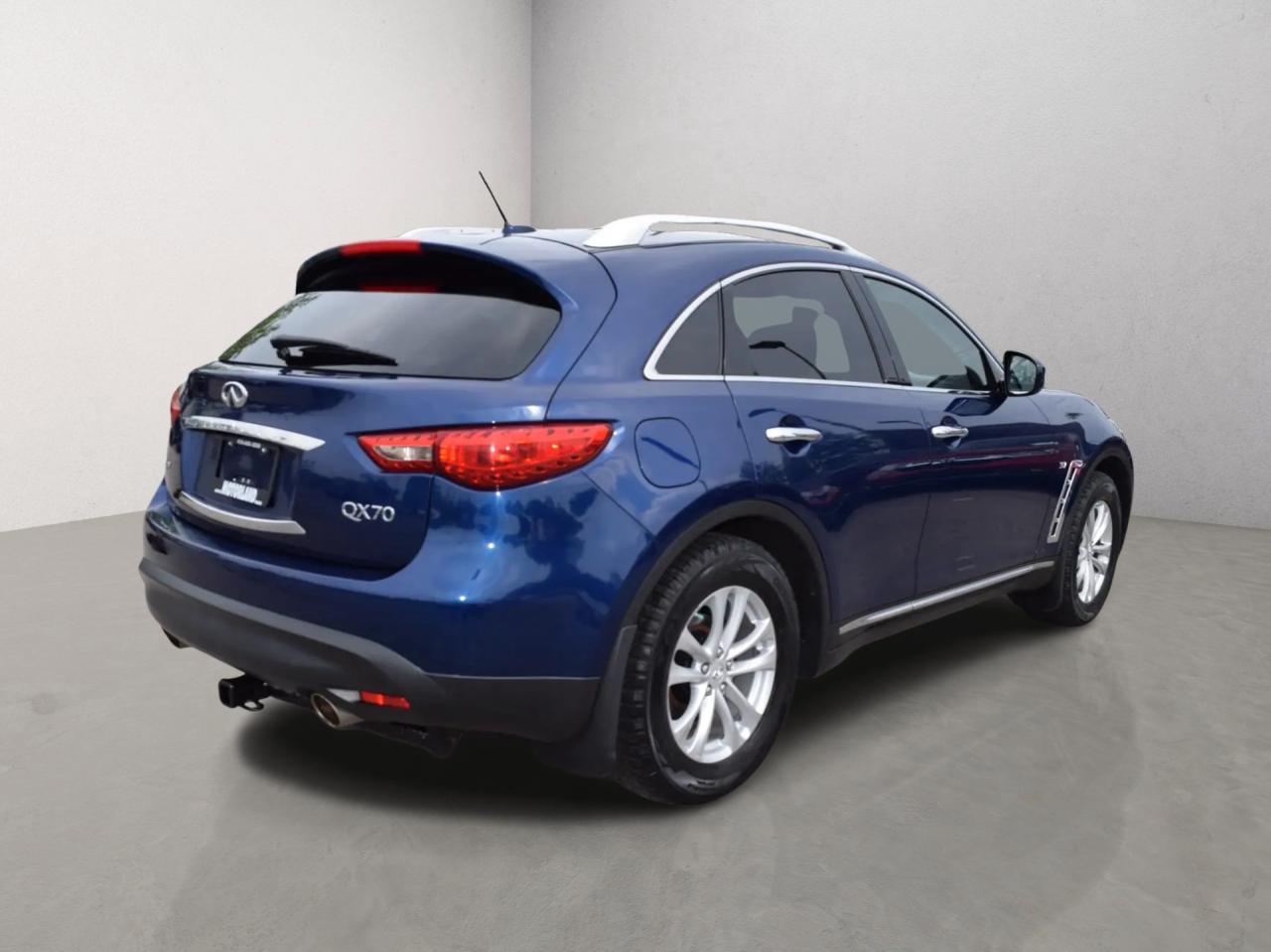 2016 Infiniti QX70 AWD Premium Photo