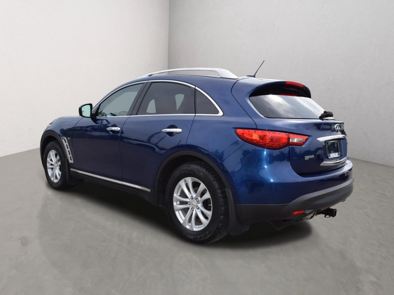 2016 Infiniti QX70 AWD Premium Photo