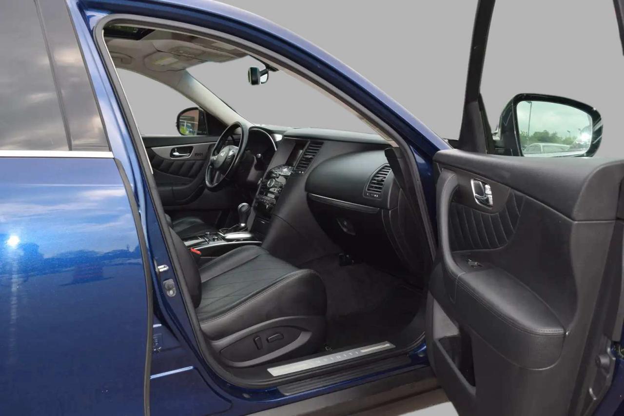 2016 Infiniti QX70 AWD Premium Photo