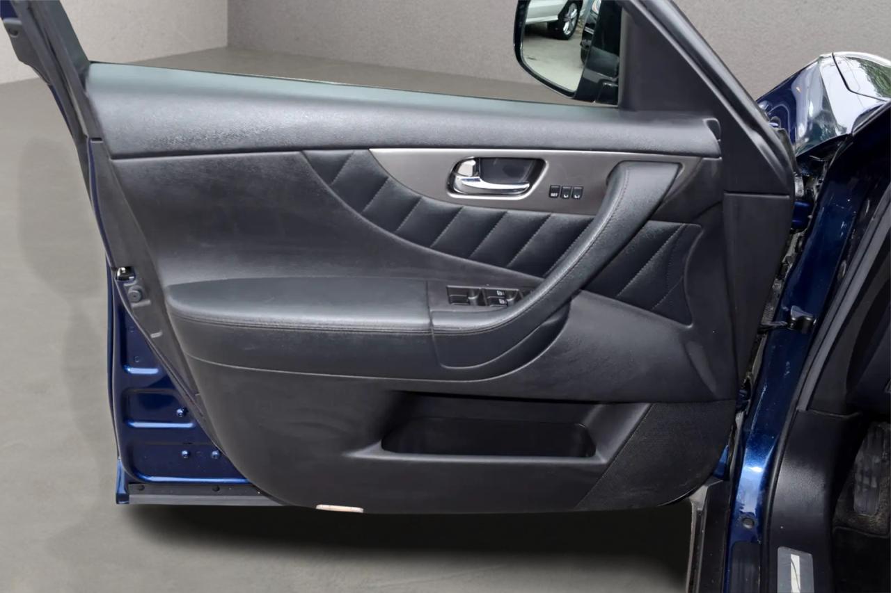 2016 Infiniti QX70 AWD Premium Photo