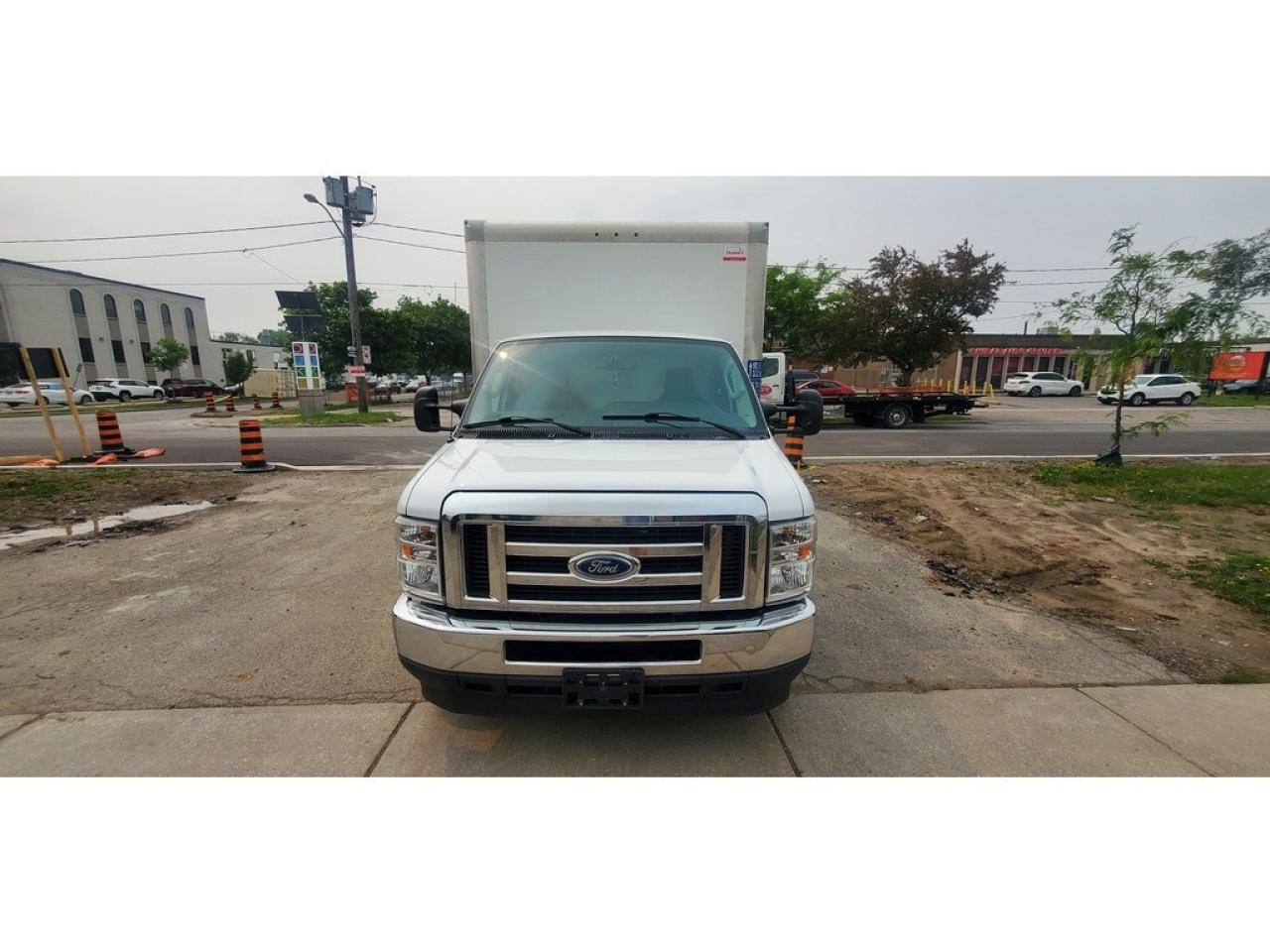 2021 Ford E-450 16Ft Box - 7.3L V8 Gas - Btooth/Camera Photo4