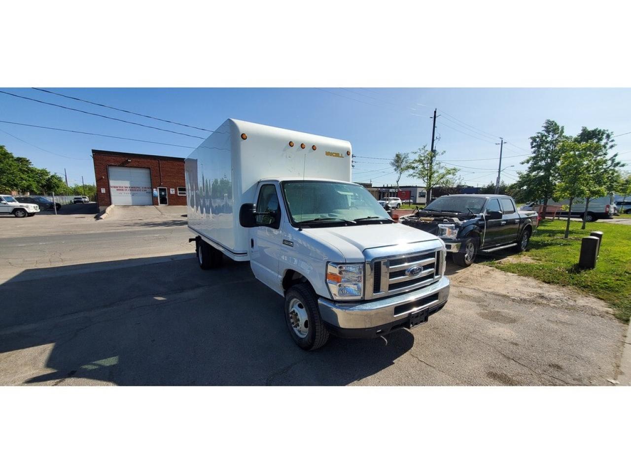 2019 Ford E-450 16Ft Unicell Box - Ramp - Gasoline Photo3