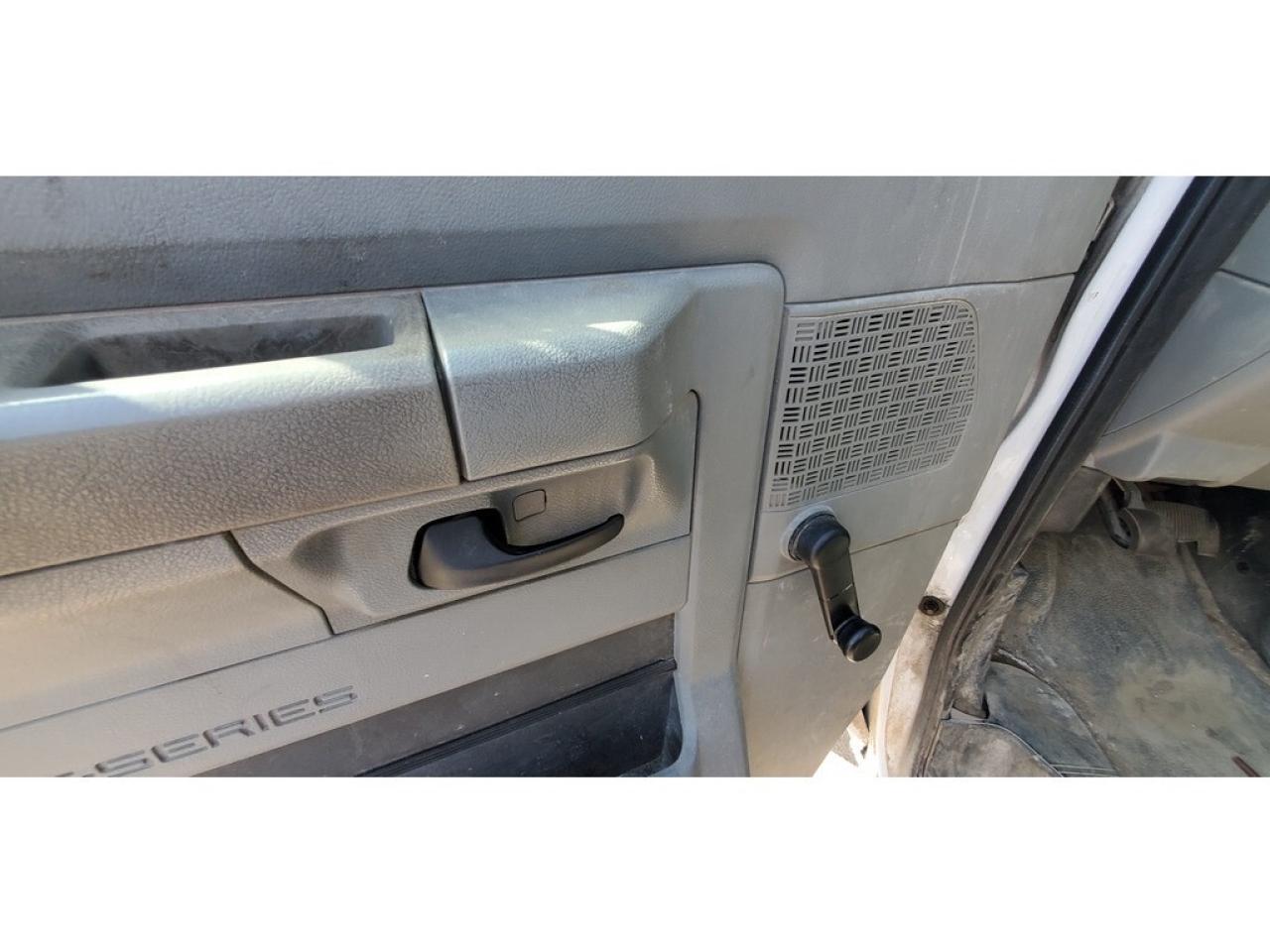 2019 Ford E-450 16Ft Unicell Box - Ramp - Gasoline Photo