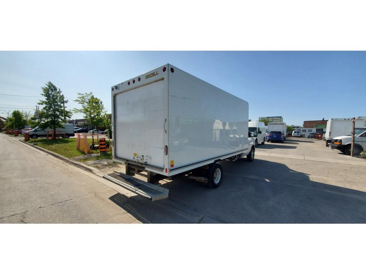 2019 Ford E-450 16Ft Unicell Box - Ramp - Gasoline Photo