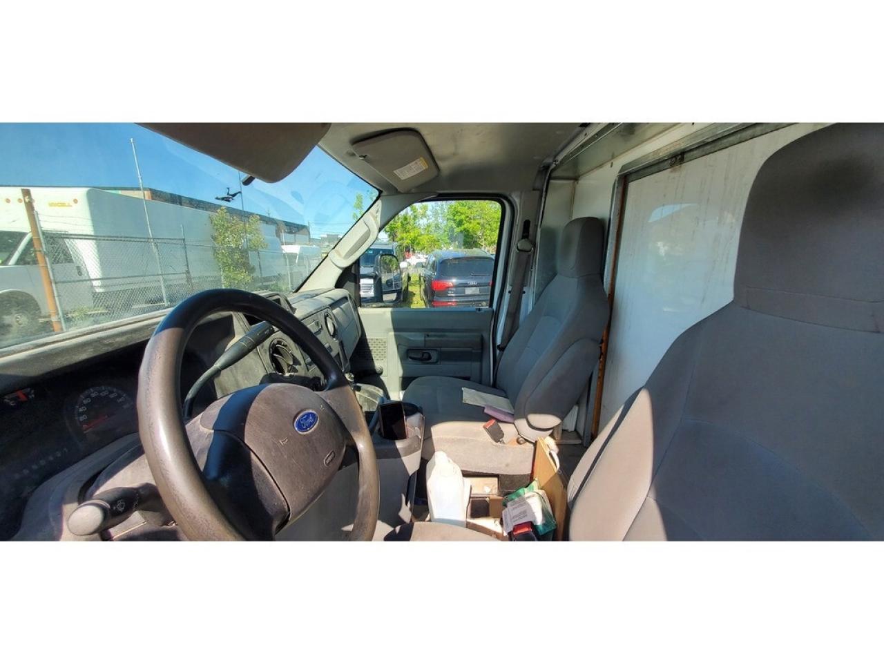 2019 Ford E-450 16Ft Unicell Box - Ramp - Gasoline Photo