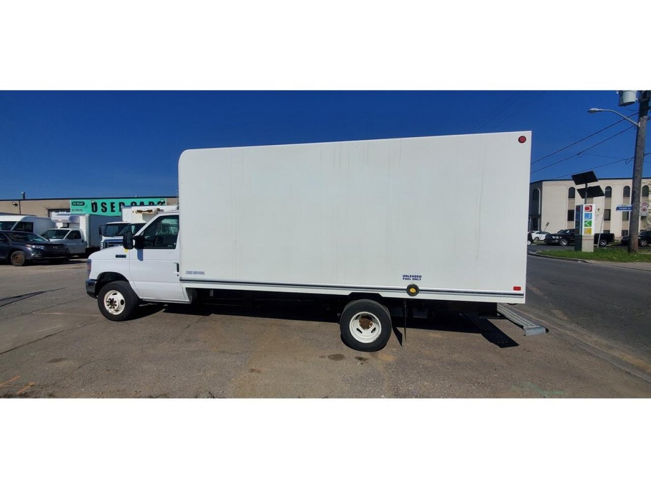 2019 Ford E-450 16Ft Unicell Box - Ramp - Gasoline Photo