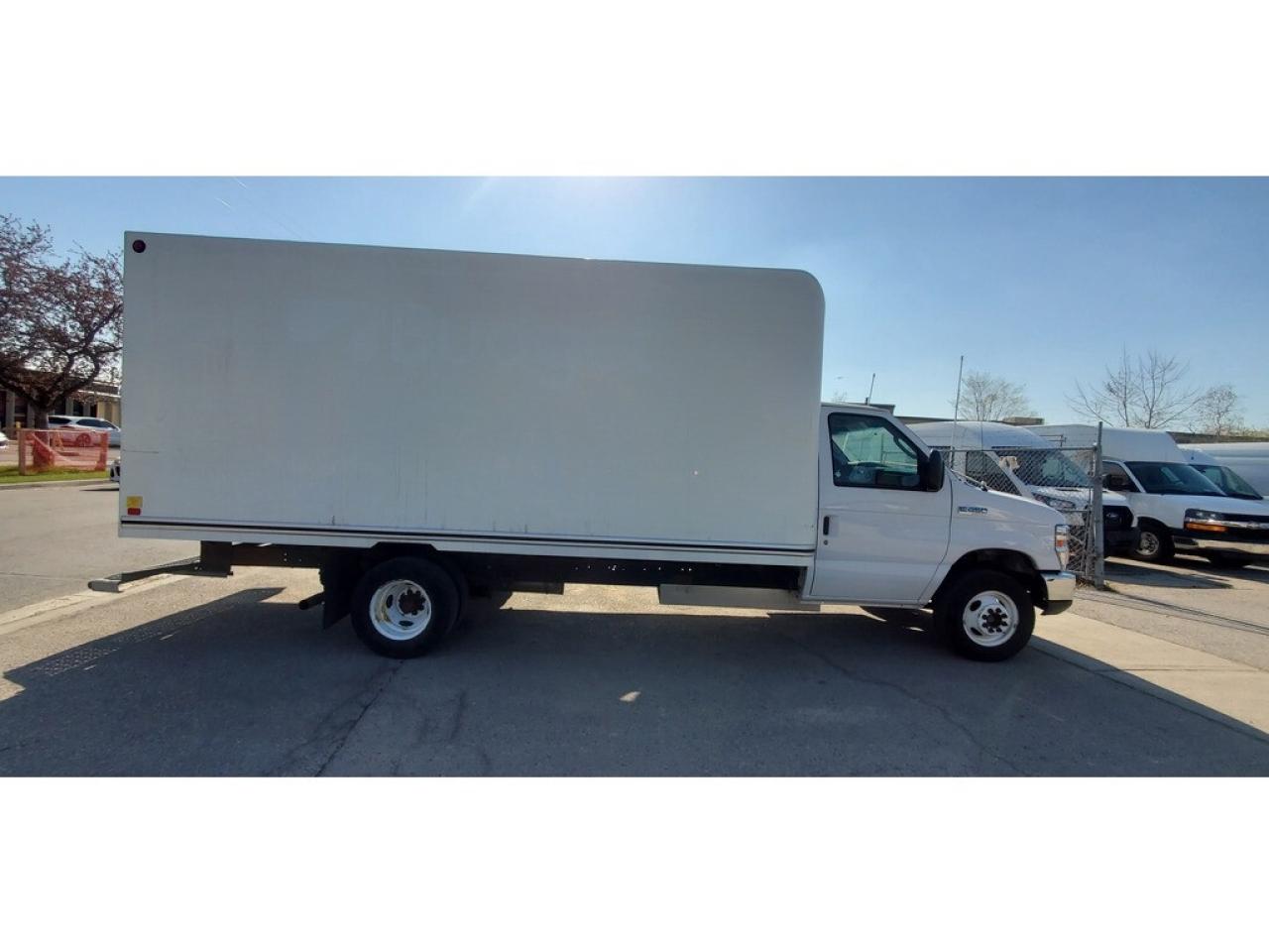 2019 Ford E-450 16Ft Unicell Box - Ramp - Gasoline Photo