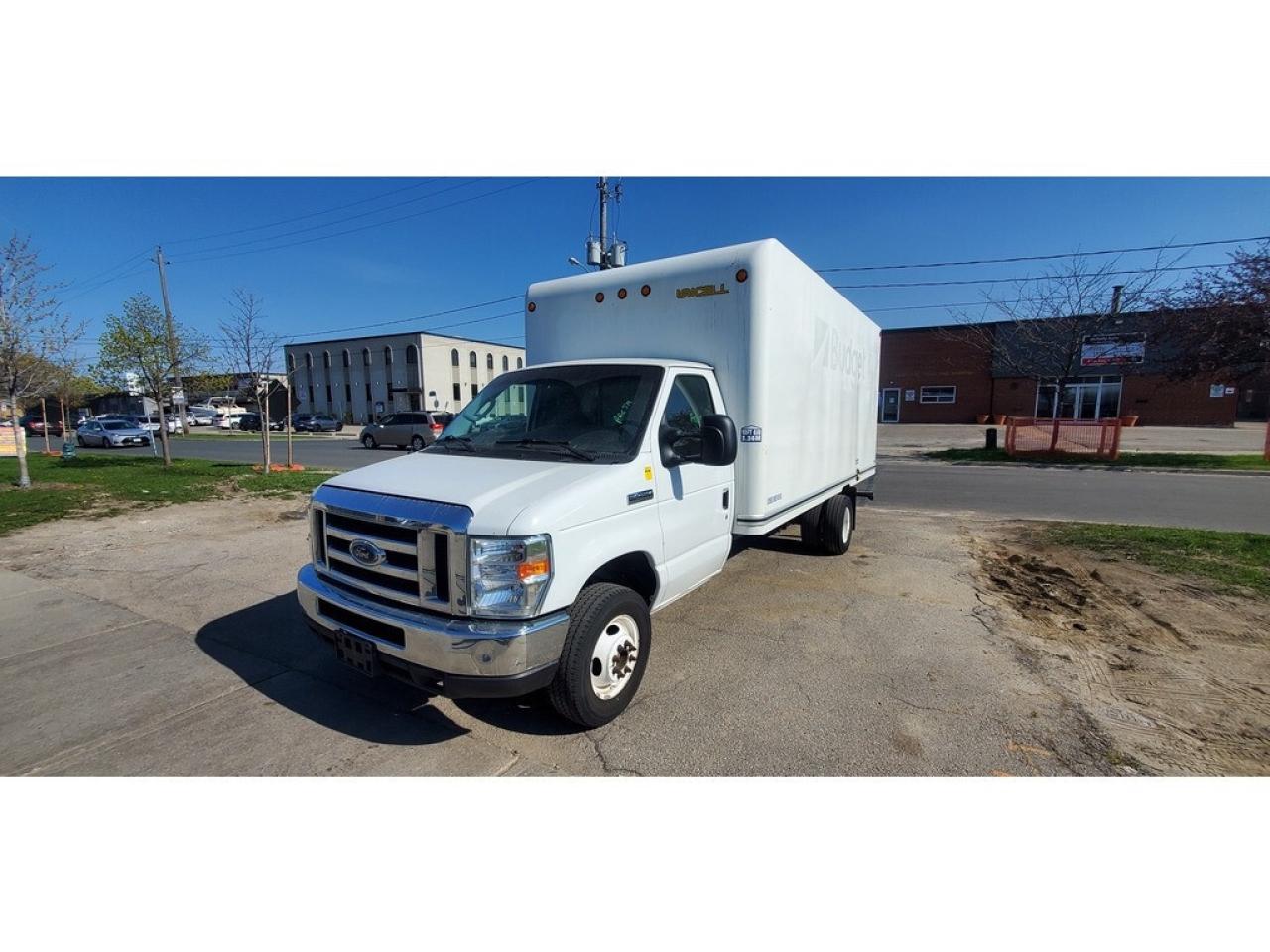 2019 Ford E-450 16Ft Unicell Box - Ramp - Gasoline Photo
