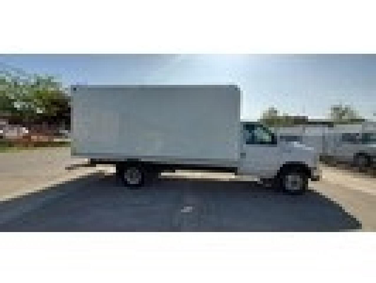 2019 Ford E-450 16Ft Unicell Box - Ramp - Gasoline Photo