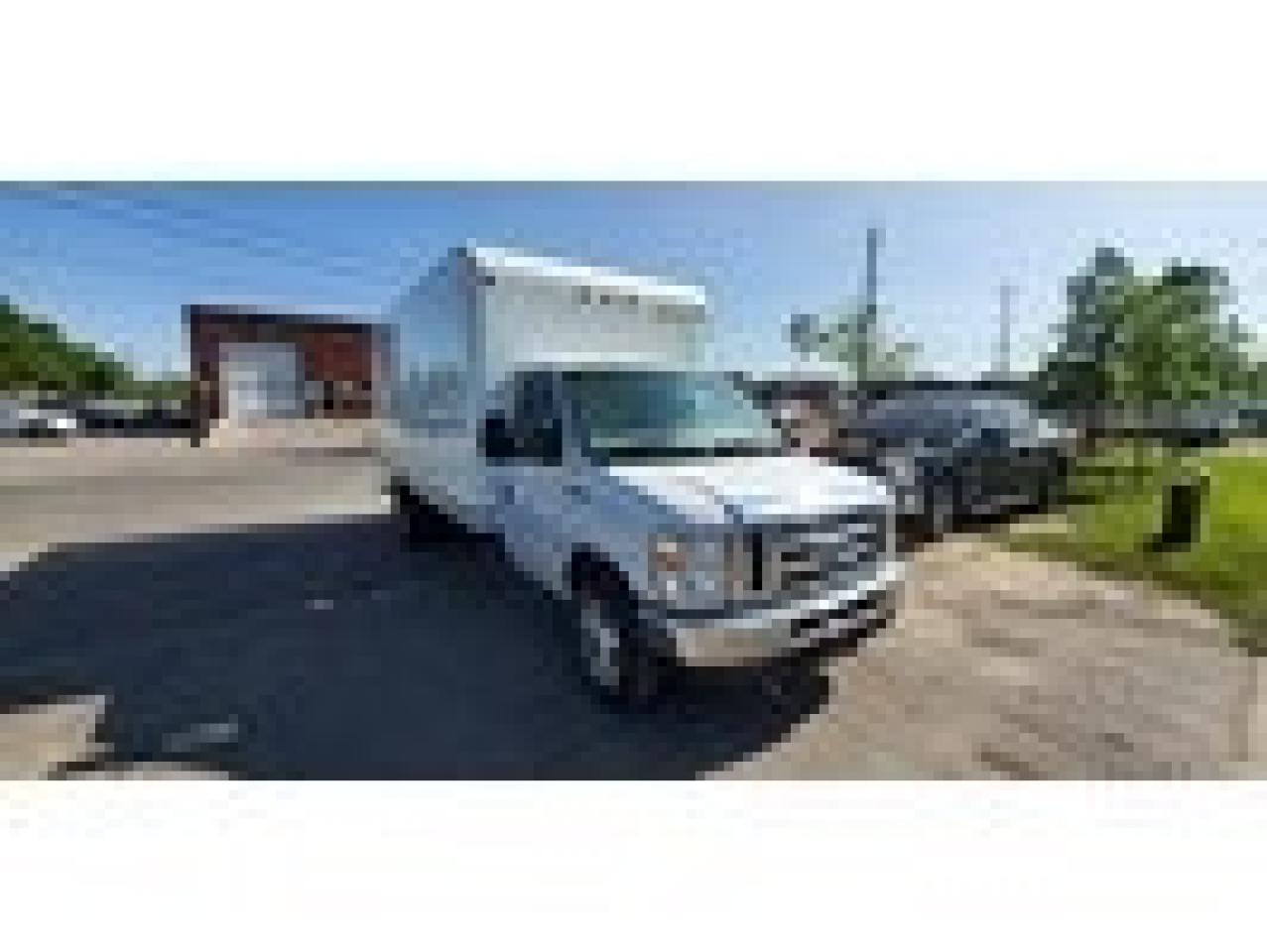 2019 Ford E-450 16Ft Unicell Box - Ramp - Gasoline Photo