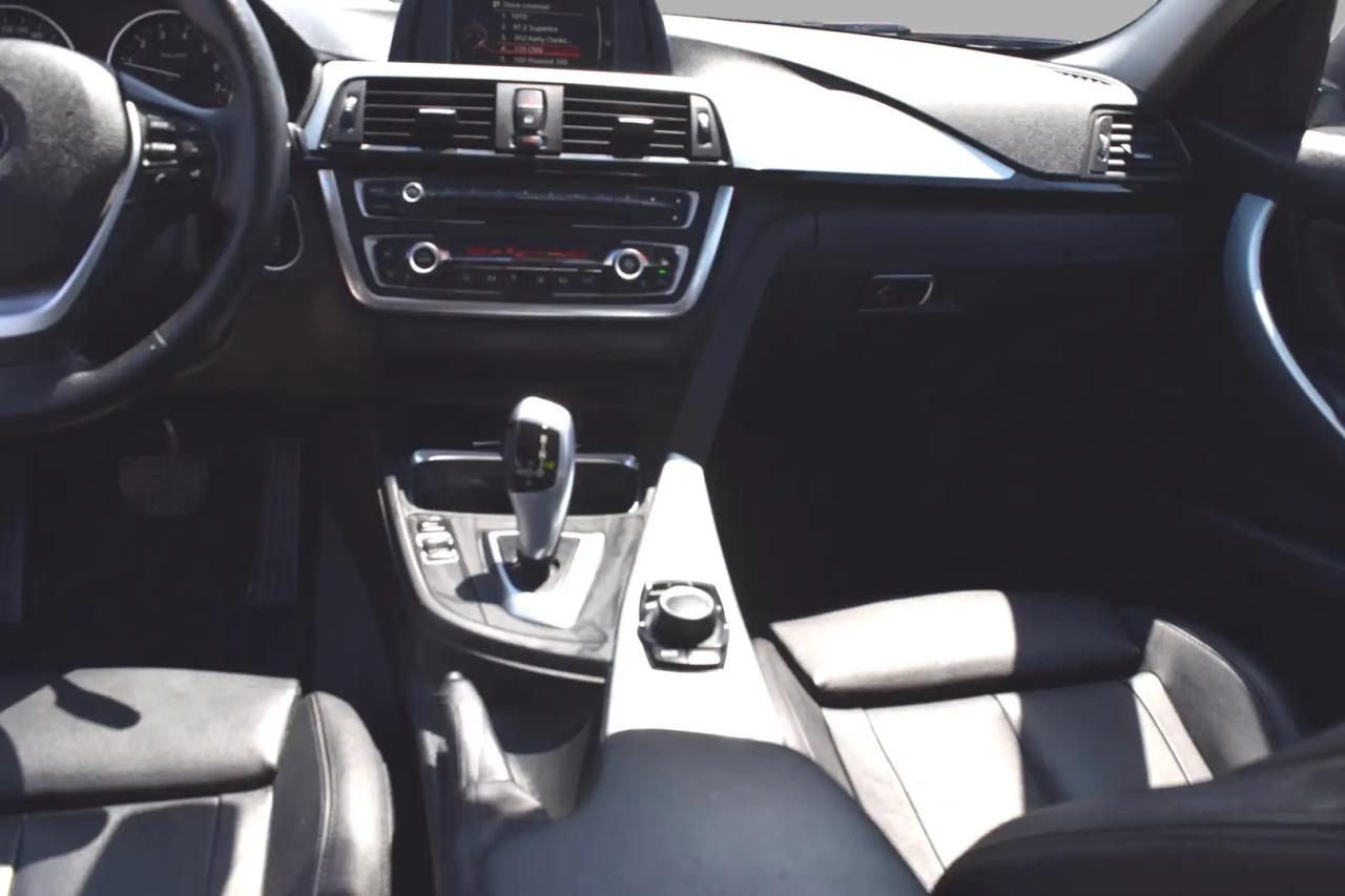 2015 BMW 3 Series 320i xDrive Luxury Photo