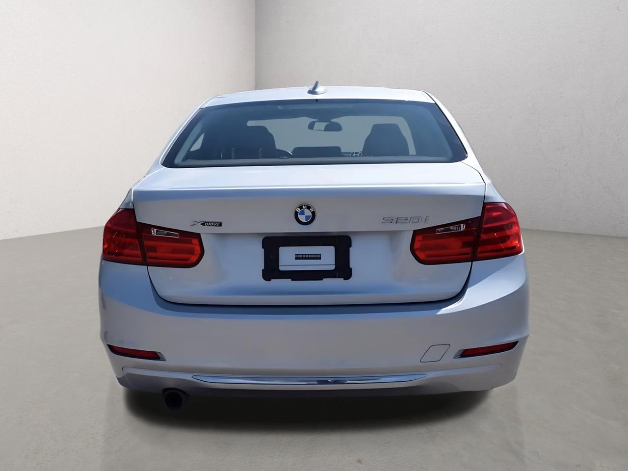 2015 BMW 3 Series 320i xDrive Luxury Photo