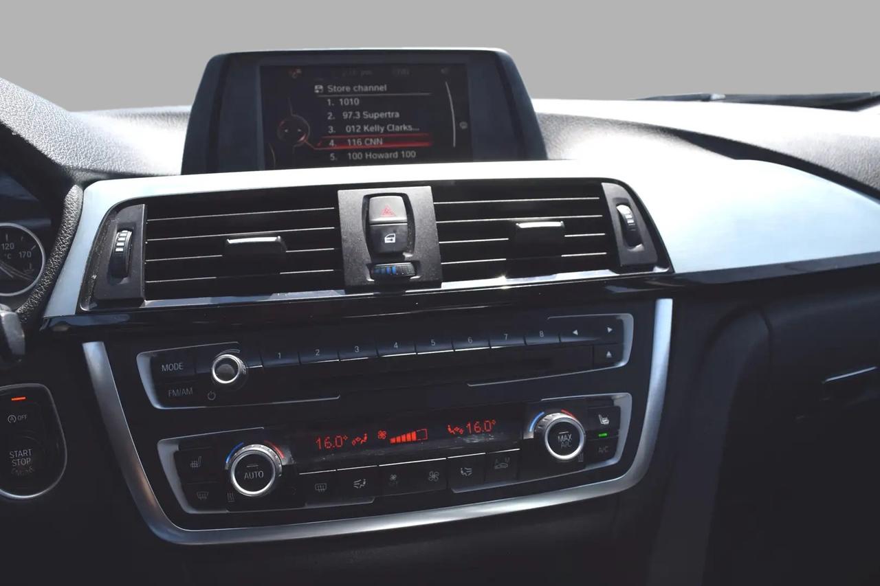 2015 BMW 3 Series 320i xDrive Luxury Photo