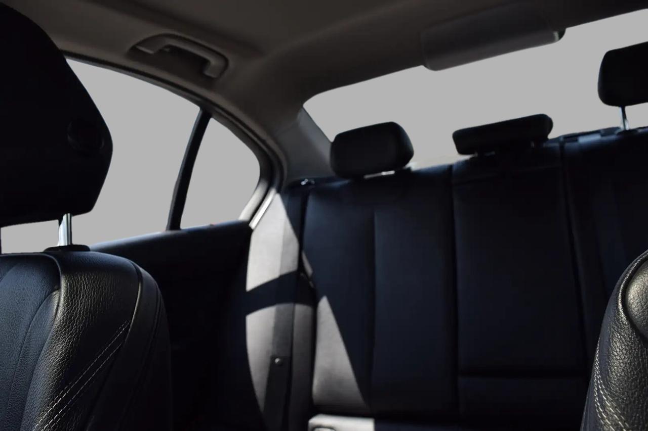 2015 BMW 3 Series 320i xDrive Luxury Photo