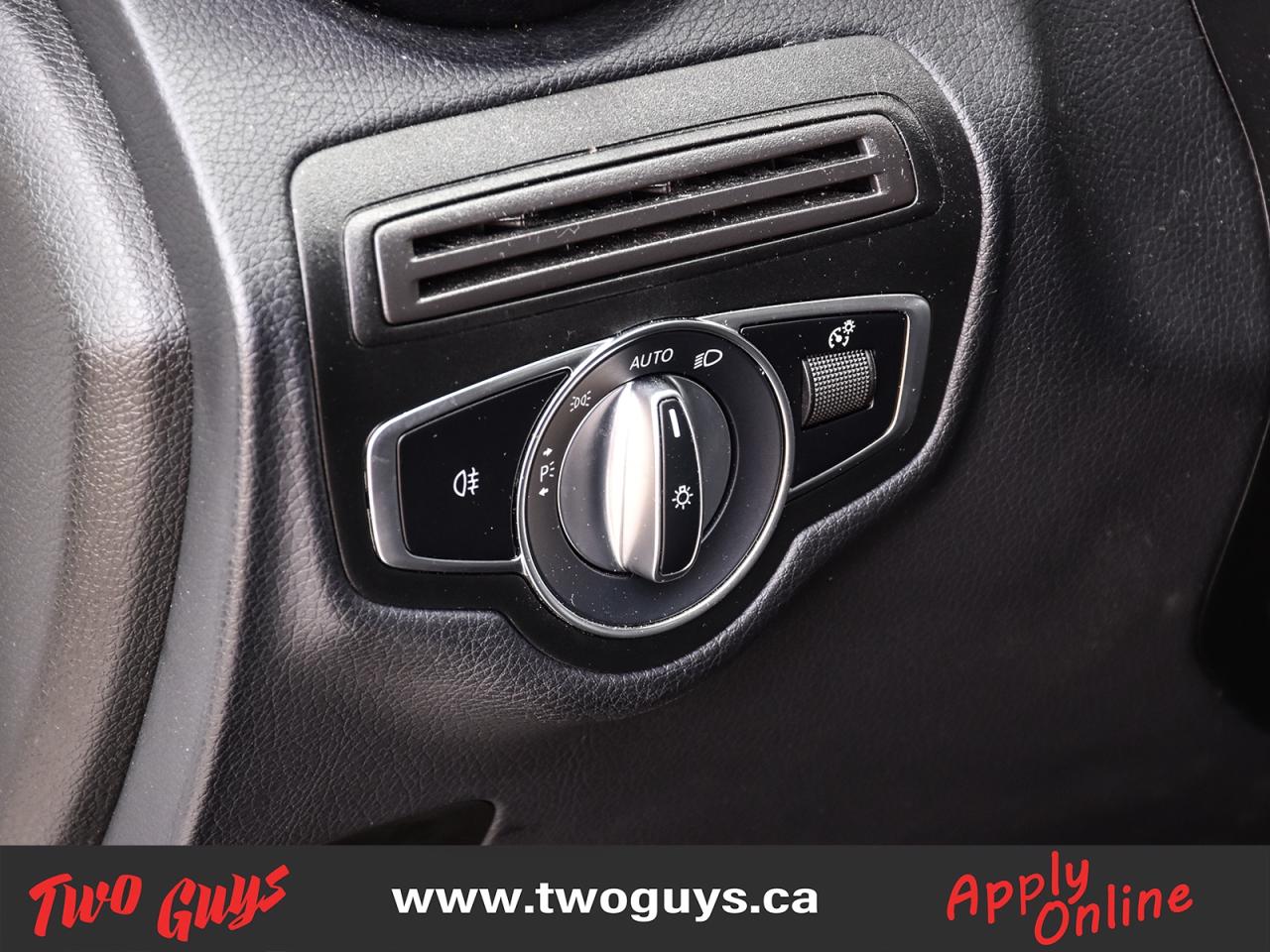 2022 Mercedes-Benz GLC 4MATIC   Panoroof   Nav   New Tires Photo